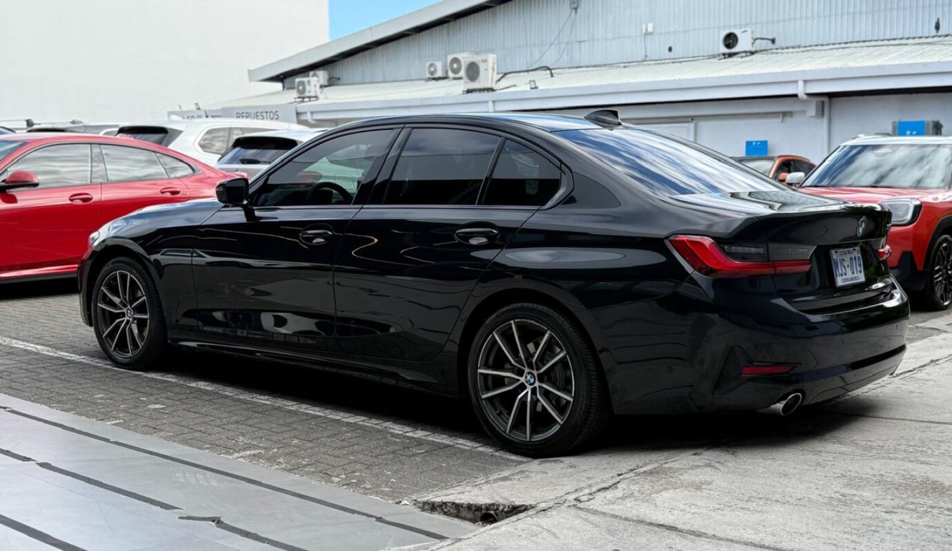 BMW 320i