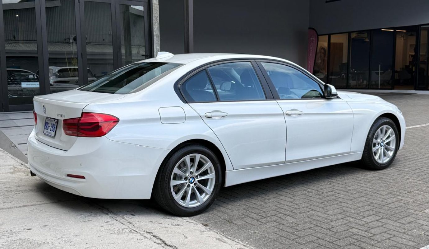 BMW 318I