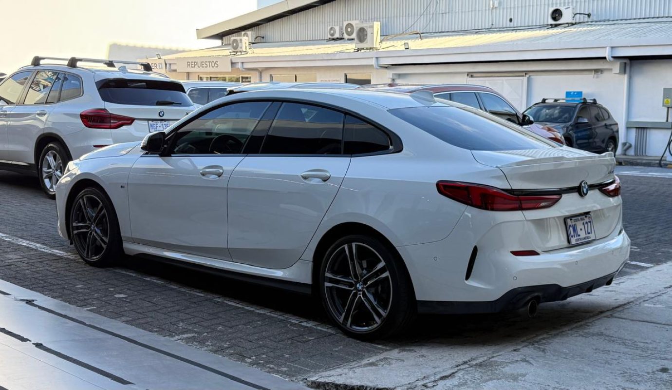 BMW 218I