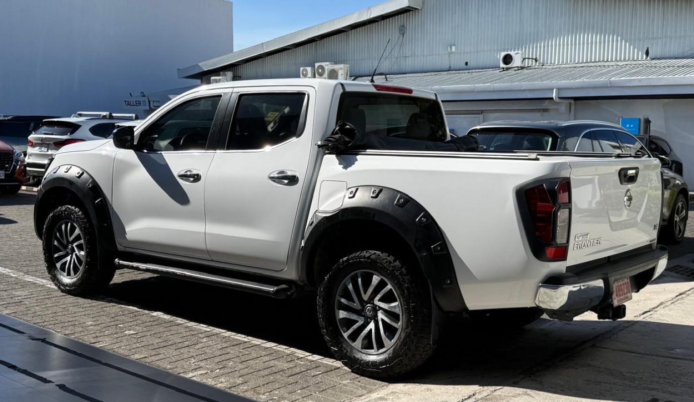 Nissan Frontier XE