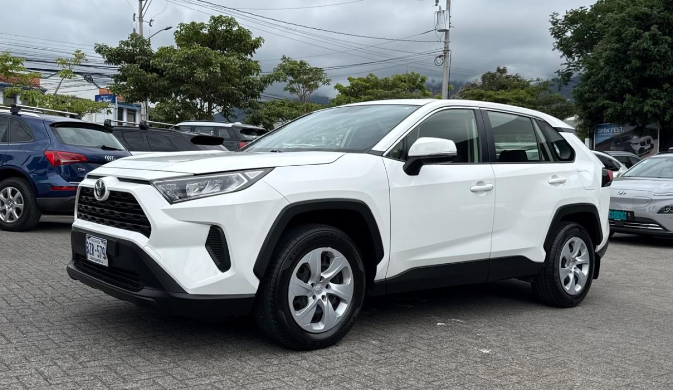 Toyota RAV4 LE