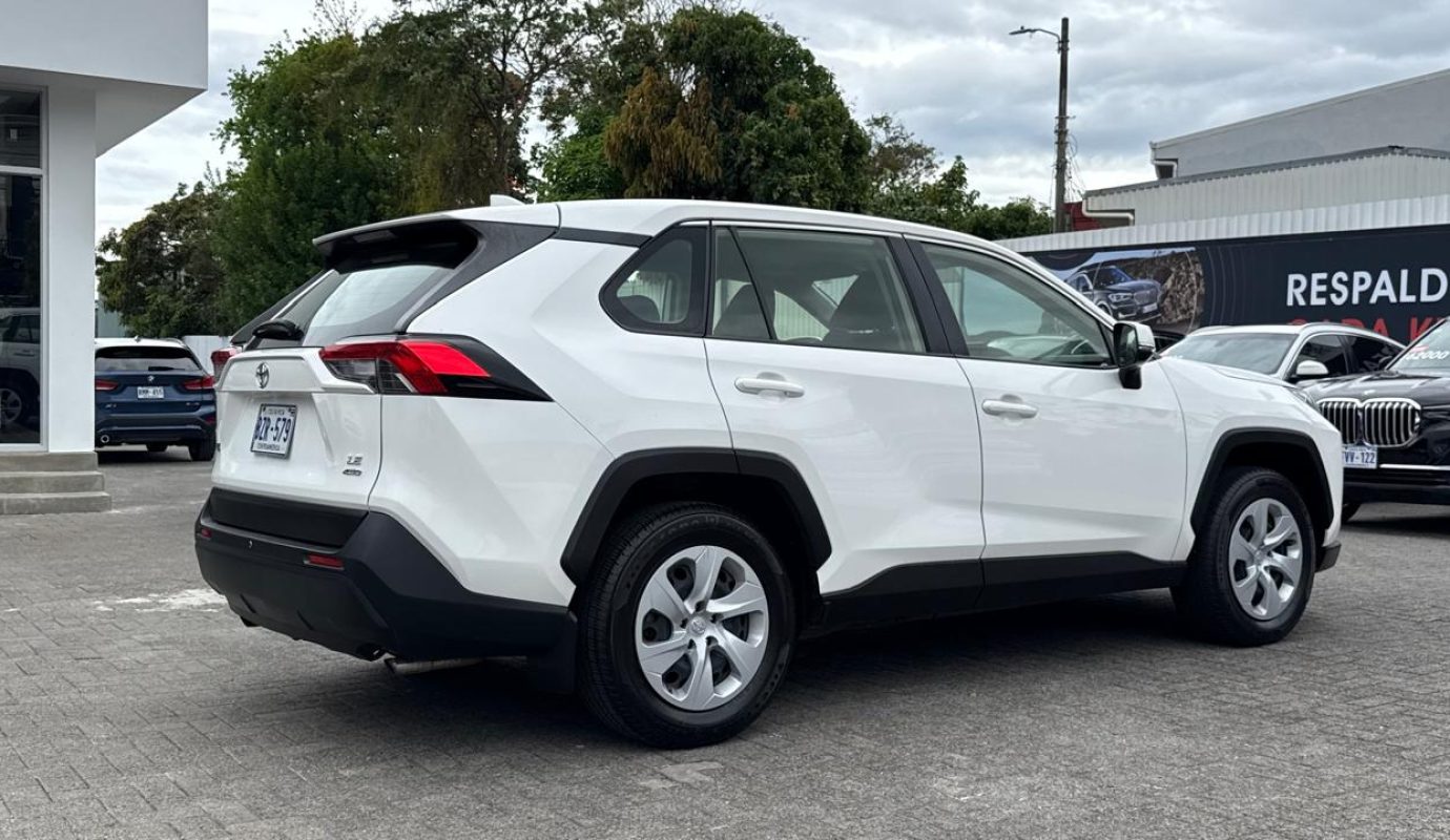 Toyota RAV4 LE