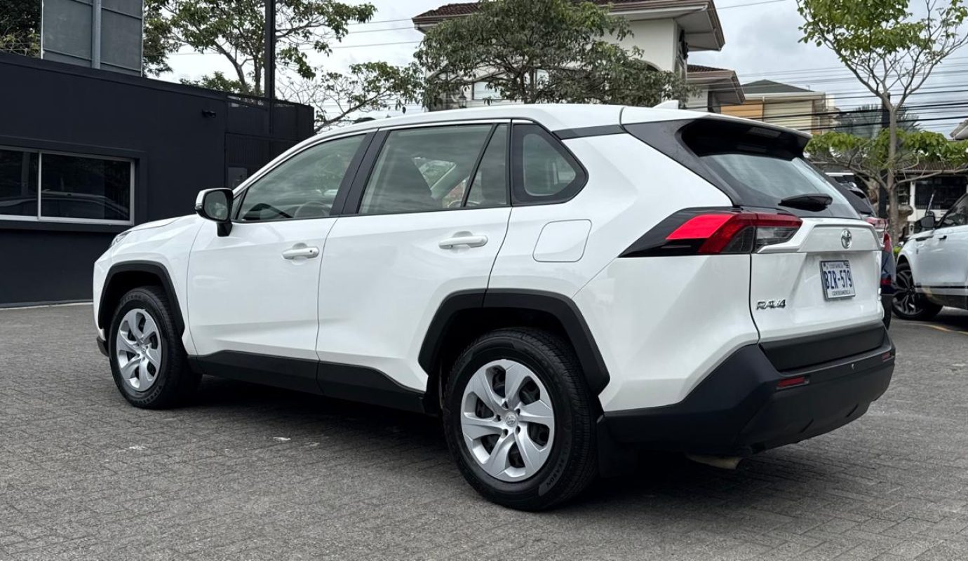 Toyota RAV4 LE