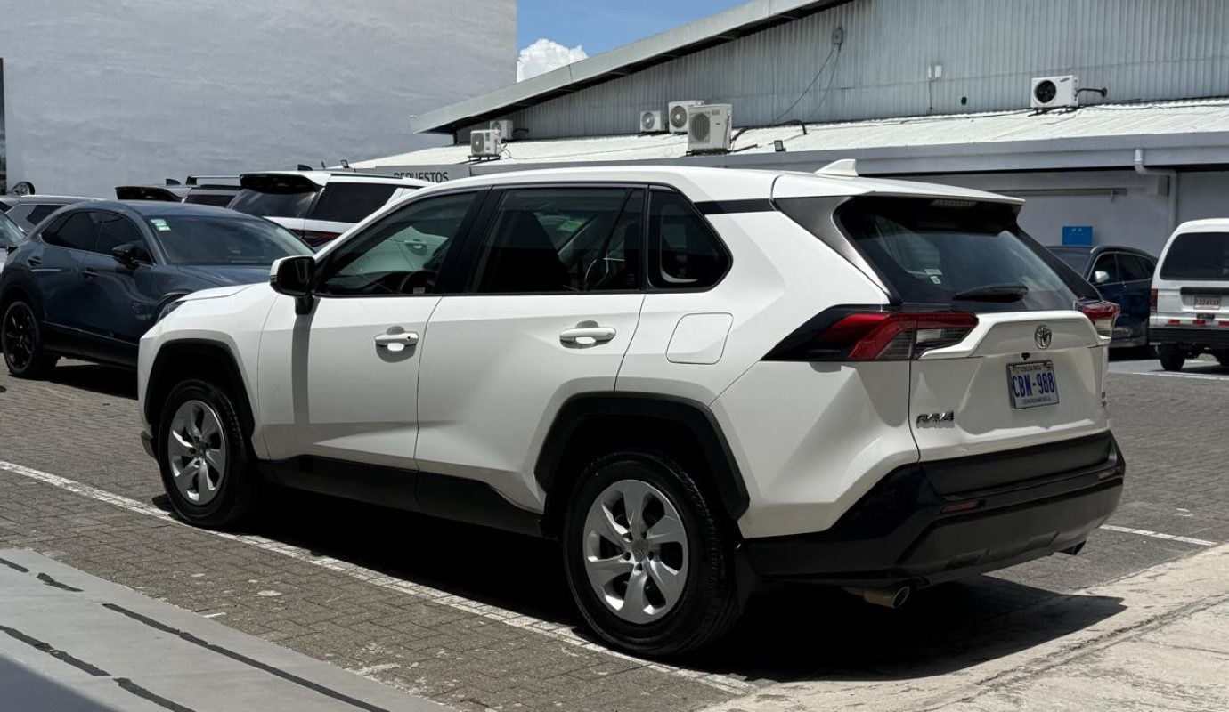 Toyota RAV4 LE