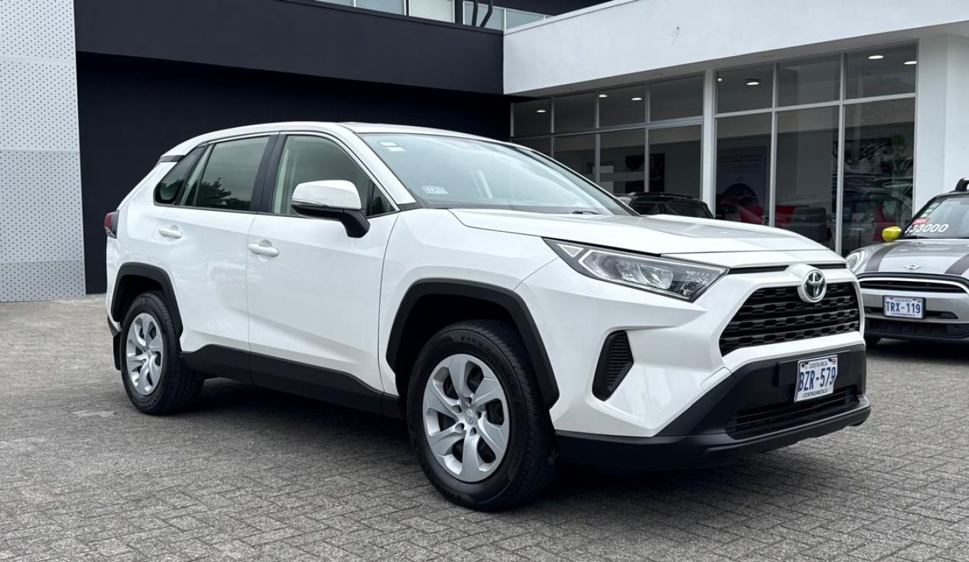 Toyota RAV4 LE