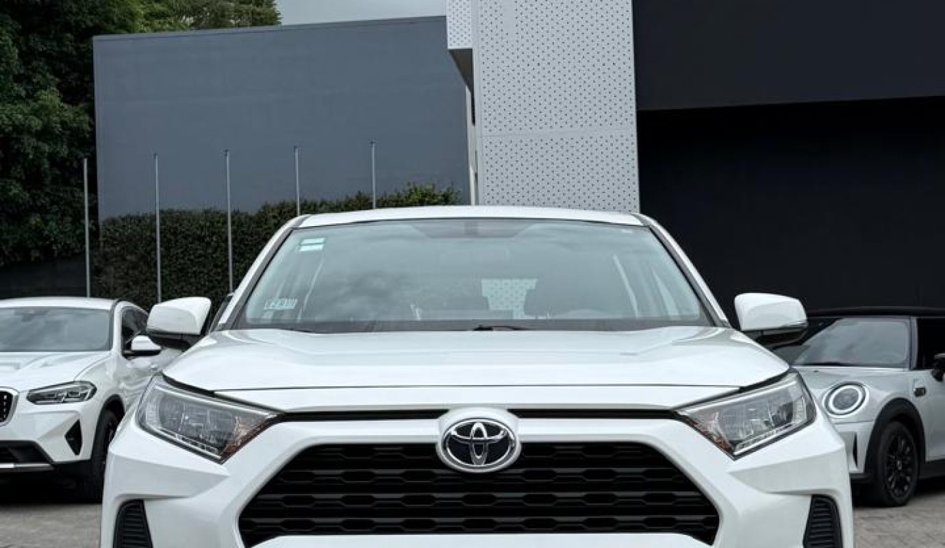 Toyota RAV4 LE