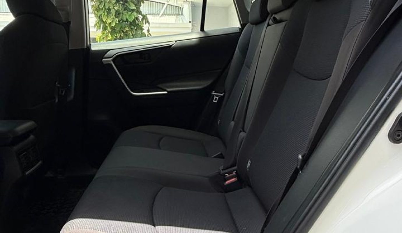 Toyota RAV4 LE
