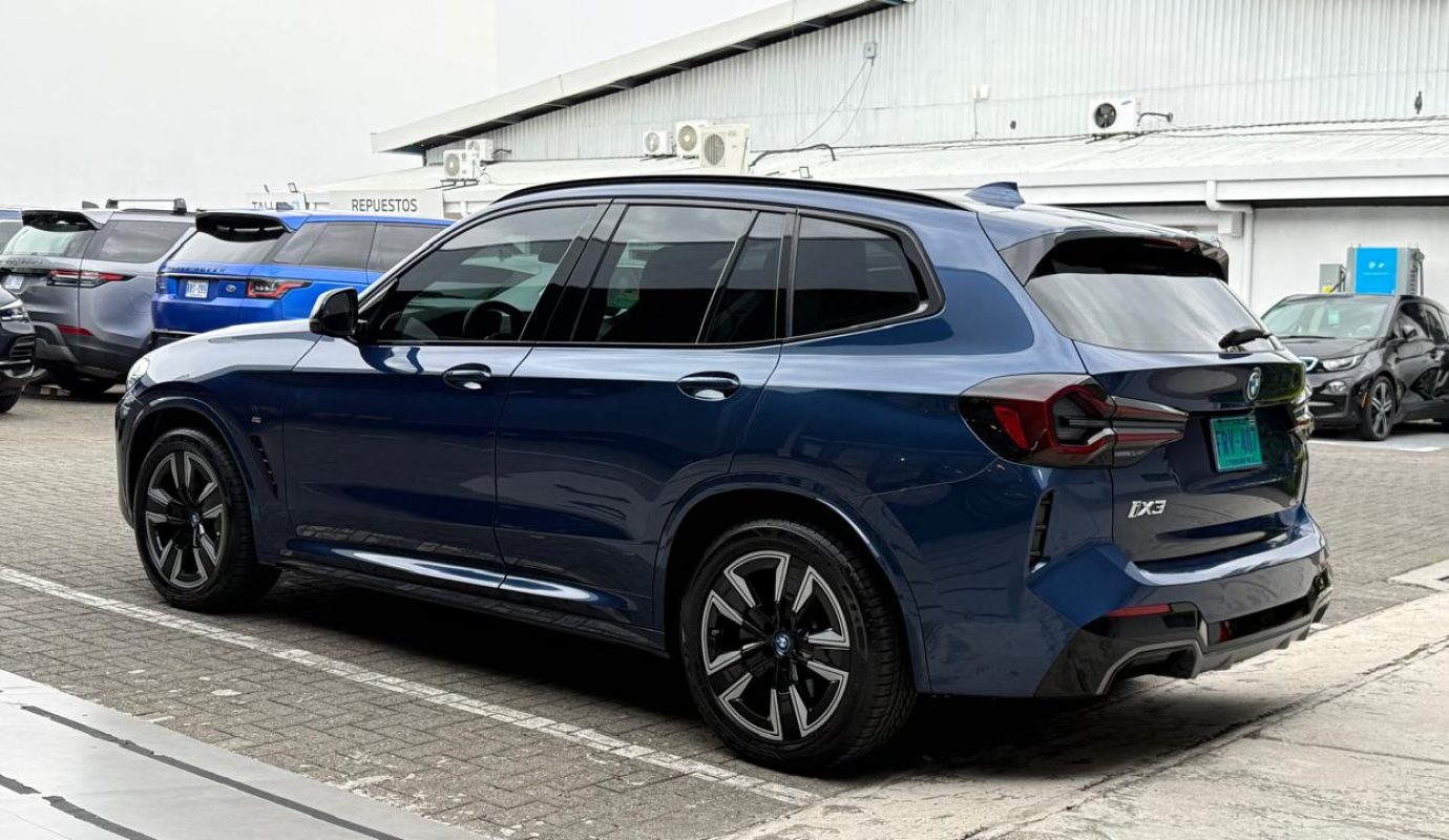 BMW IX3 PAQ M