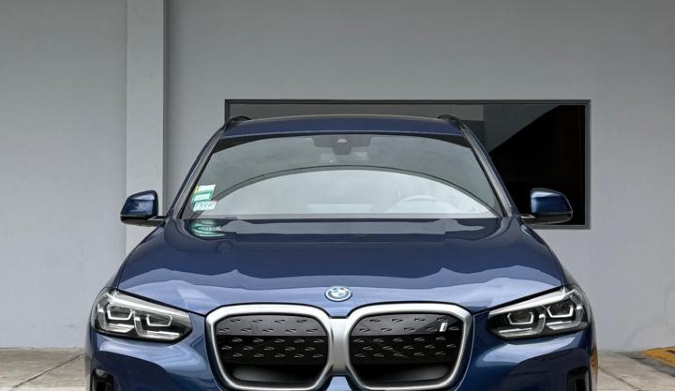BMW IX3 PAQ M