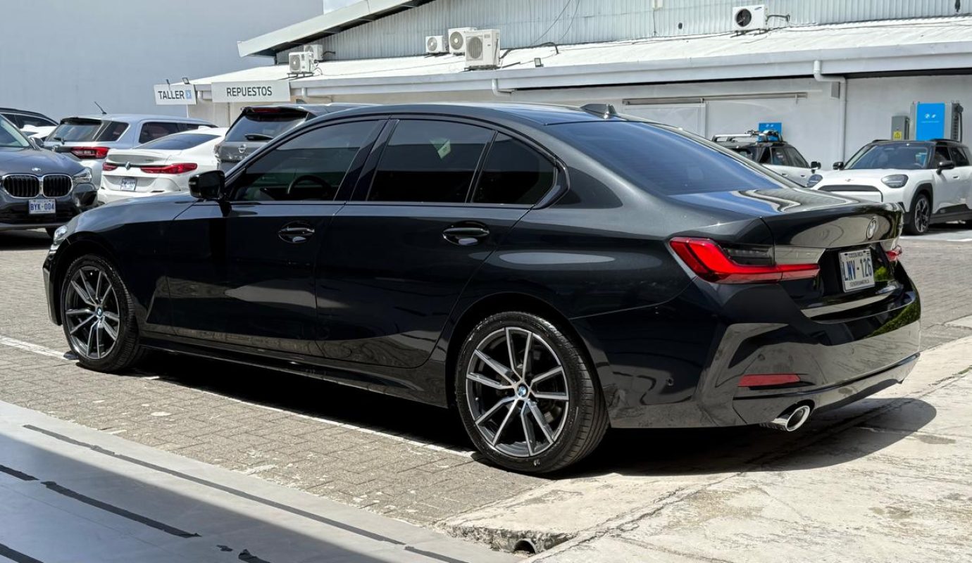 BMW 320I