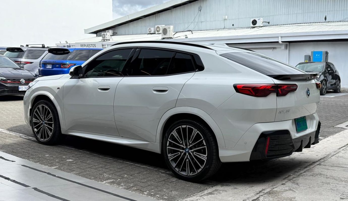 BMW IX2 XDRIVE30