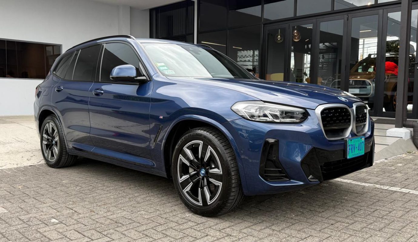BMW IX3 PAQ M