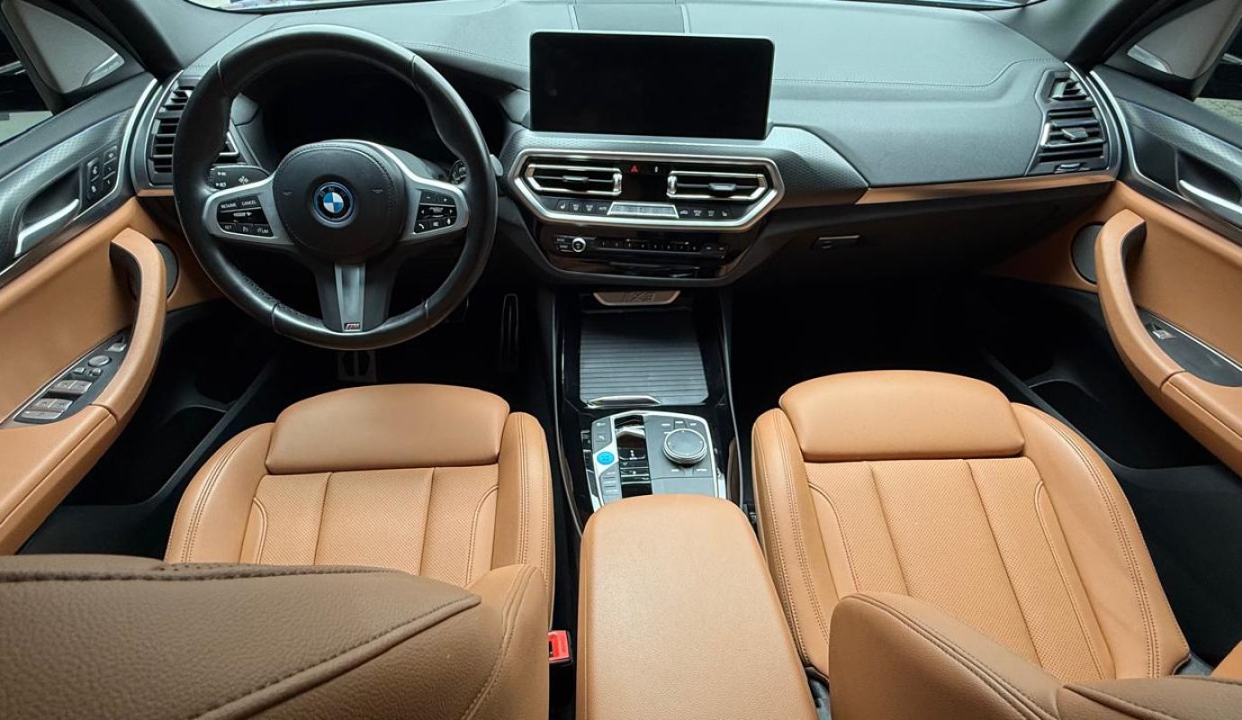 BMW IX3 PAQ M