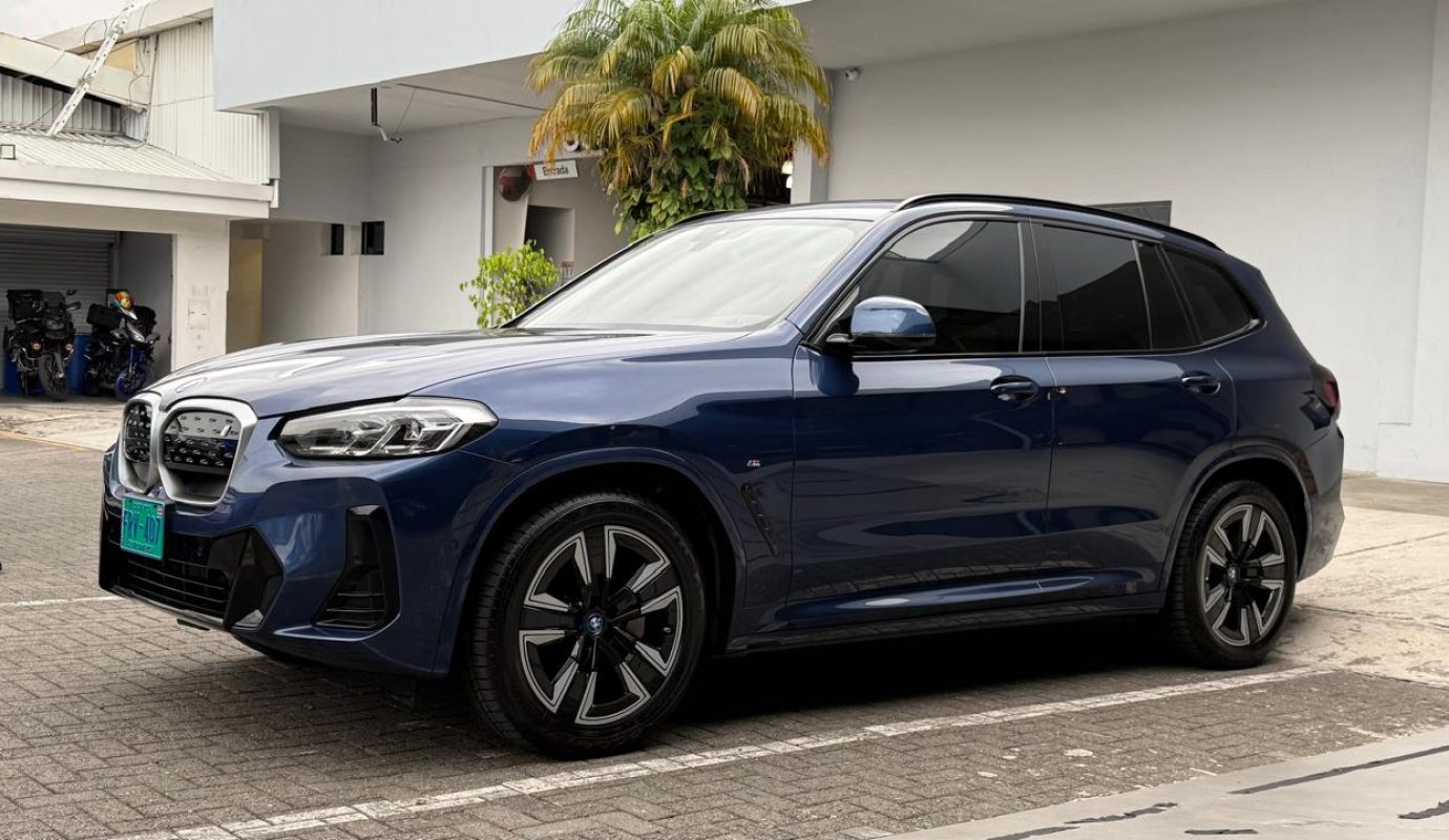 BMW IX3 PAQ M