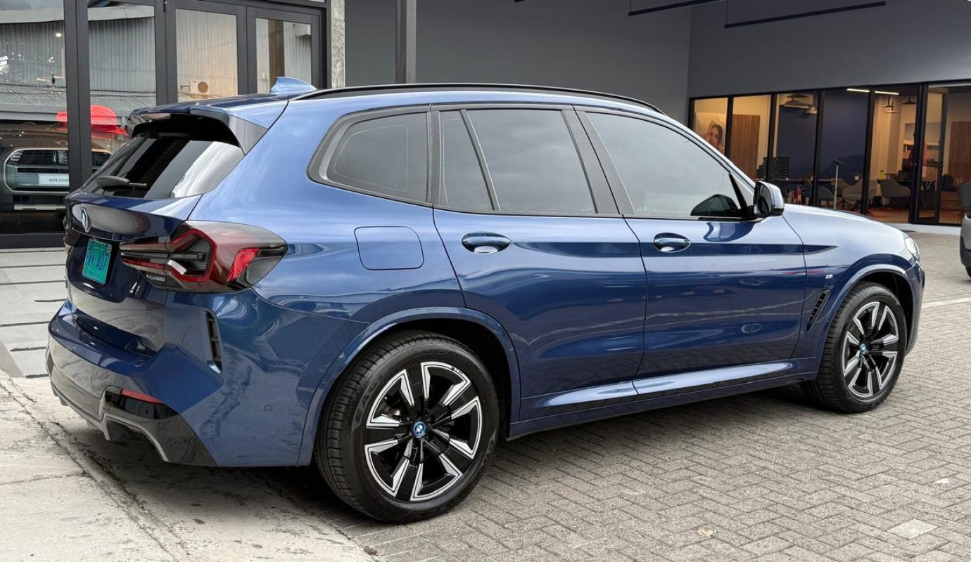 BMW IX3 PAQ M