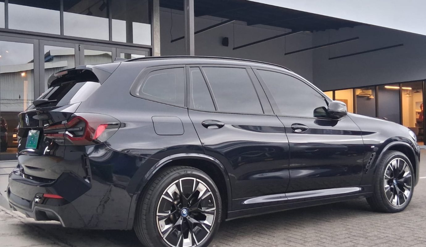 BMW IX3 PAQ M